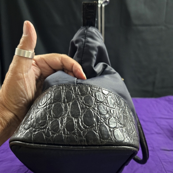 AUTHENTIC GIANNI VERSACE VINTAGE MEDUSA NYLON AND LEATHER BAG - Picture 4 of 10